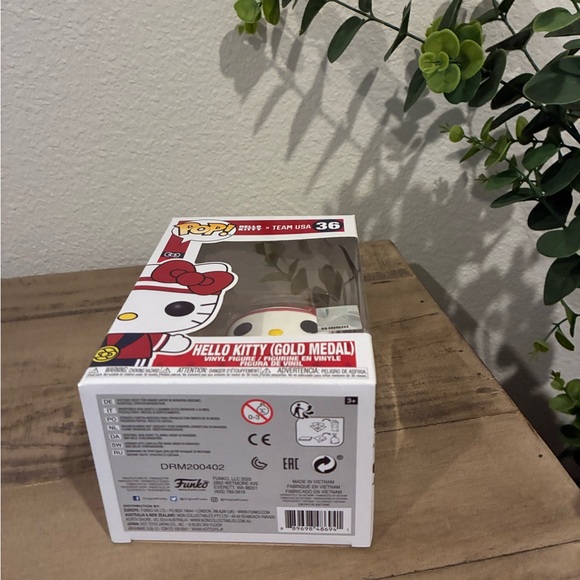 Funko POP! Hello Kitty Team USA Gold Medal-36. - Picture 6 of 8
